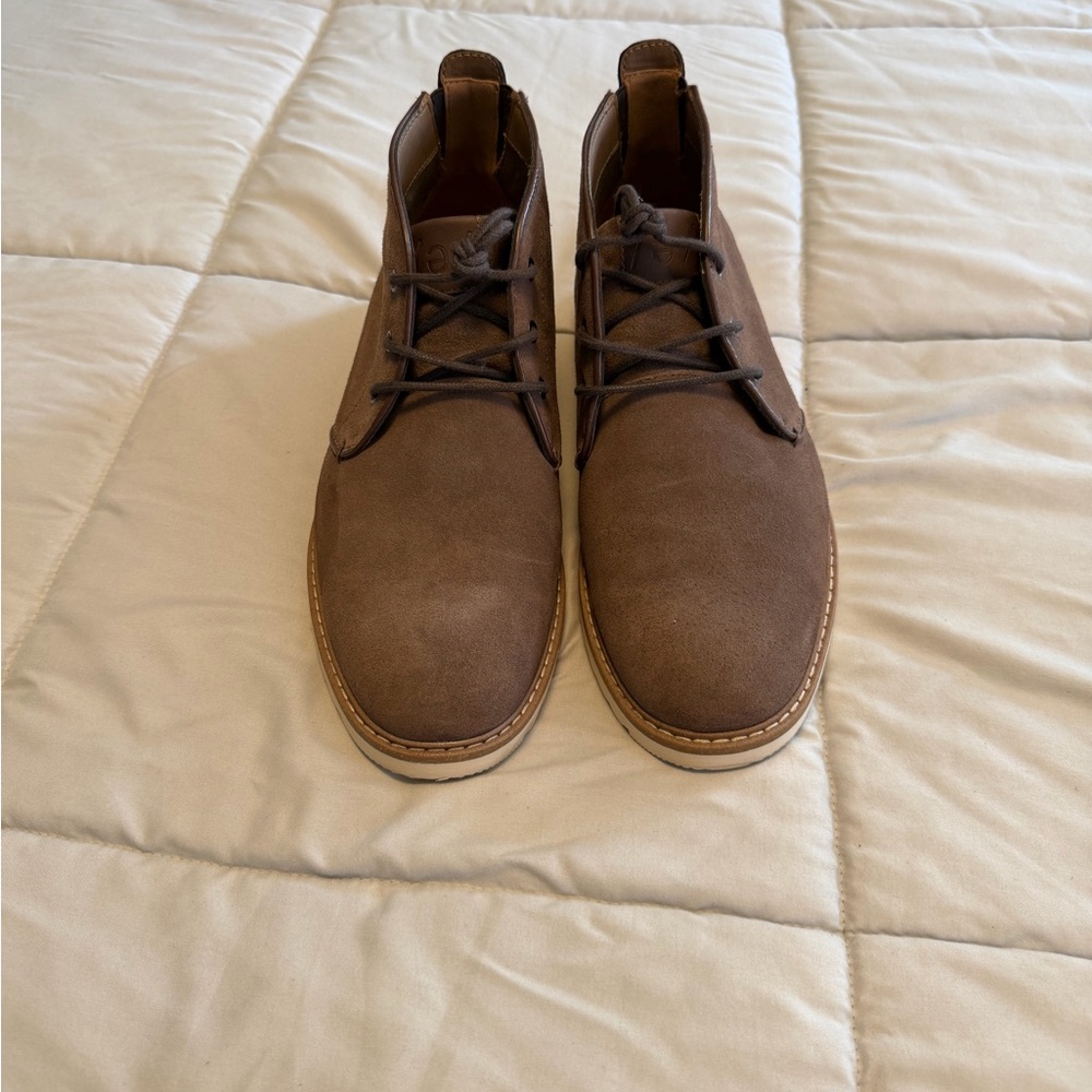 Elegant Tan Chukka Boots for Men